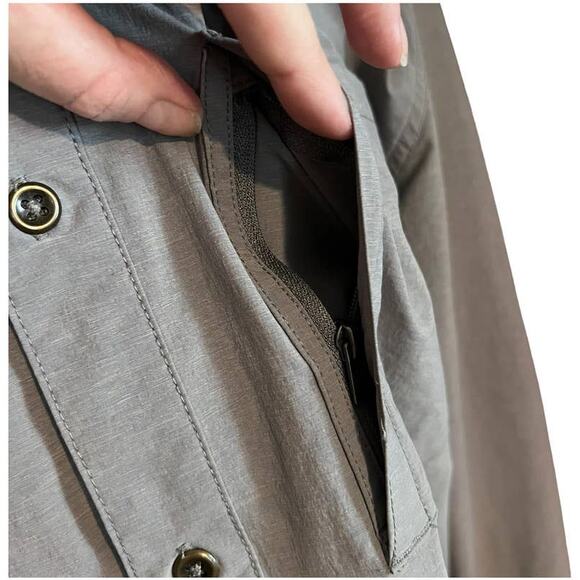 Men's Swiss Tech Button Up Tech Hiking Shirt Size L Grey Travel Gorpcore Preppy - Picture 9 of 13